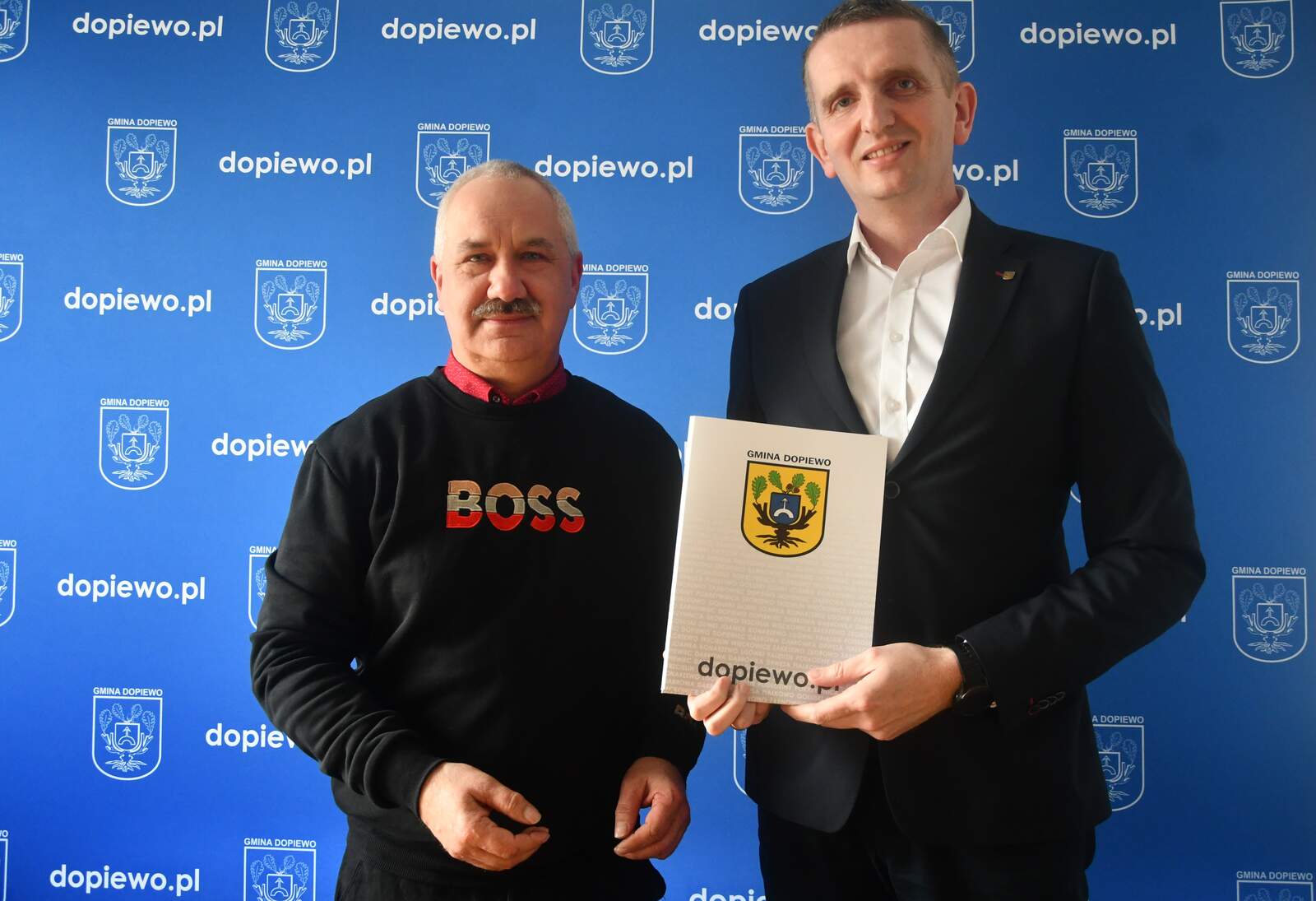 Umowa na budowę sali gimnastycznej w Dopiewie została podpisana w środę w Urzedzie Gminy w Dopiewie