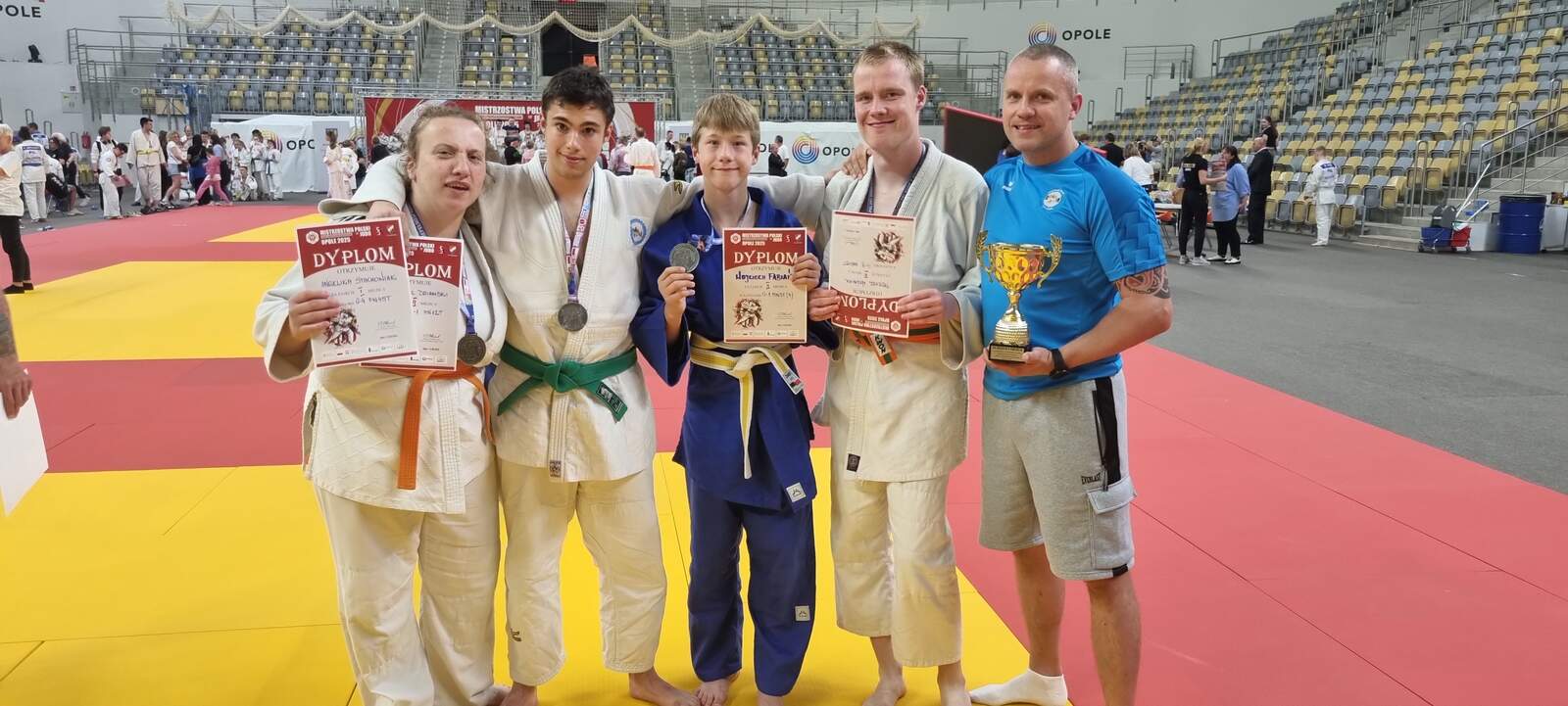 Judocy wraz z trenerem Dariuszem Migdałkiem