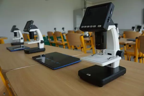Nowe mikroskopy w Szkole Podstawowej im. Marii Konopnickiej w Dopiewcu