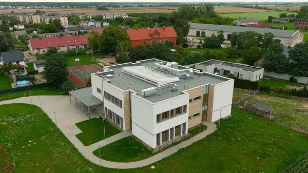 Nowy budynek Szkoły Podstawowej w Dopiewcu