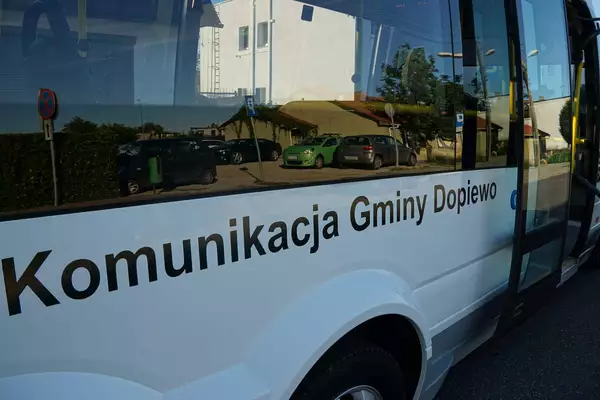 Komunikacja Gminy Dopiewo, na zdjęciu autobus