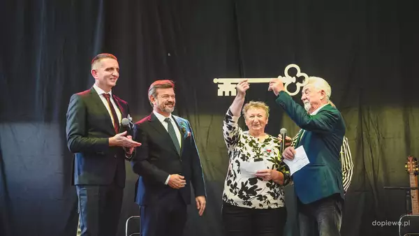 przekazanie kluczy Dopiewskie Dni Seniora