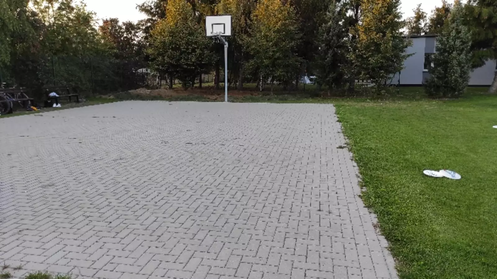 Boisko do koszykówki w Palędziu, ul. Leśna