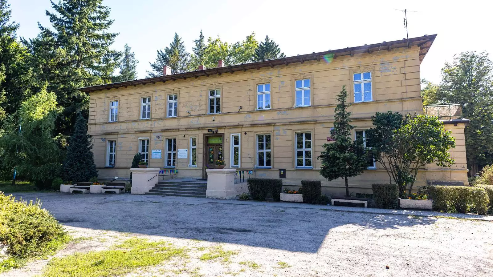 Szkoła i Przedszkole w Dąbrówce