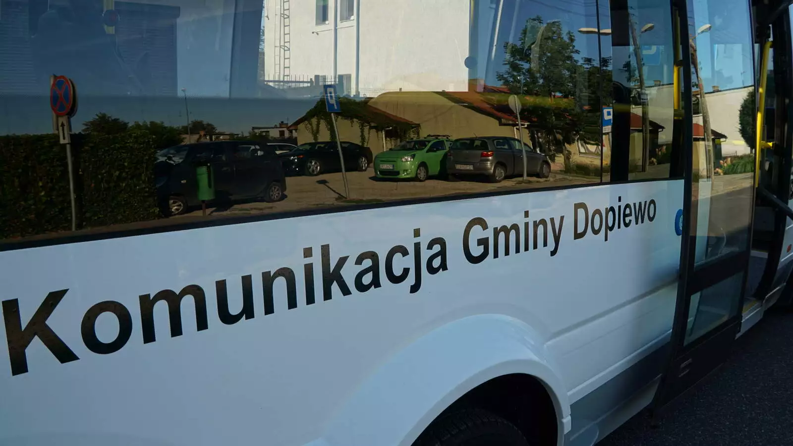 Komunikacja Gminy Dopiewo, na zdjęciu autobus