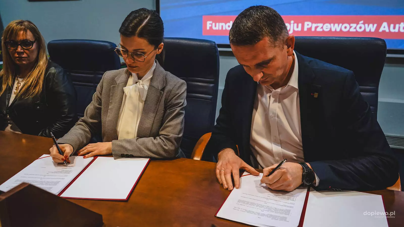 podpisanie umowy na dofinansowanie komunikacji wewnętrznej Gminy Dopiewo