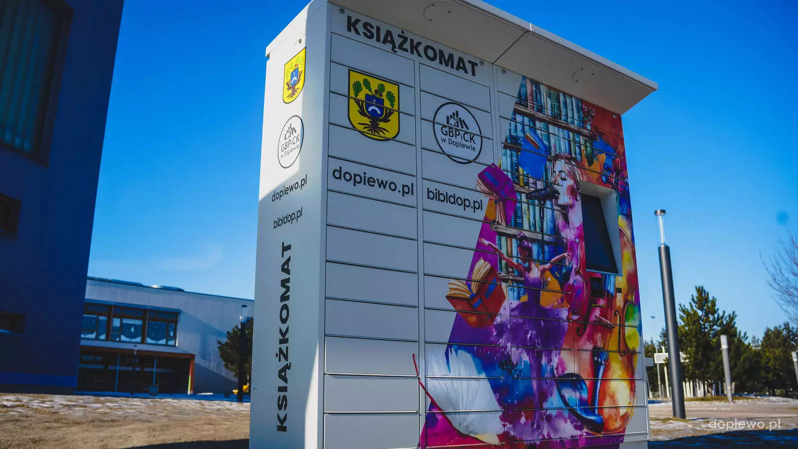 Książkomat w Dąbrówce