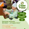 Z mapą w lesie plakat