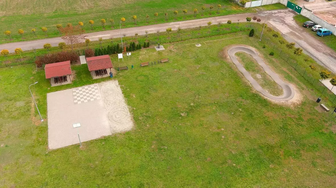 Pumptrack, wiata biesiadna, boisko wiejskie, platforma 4 w 1, Więckowice