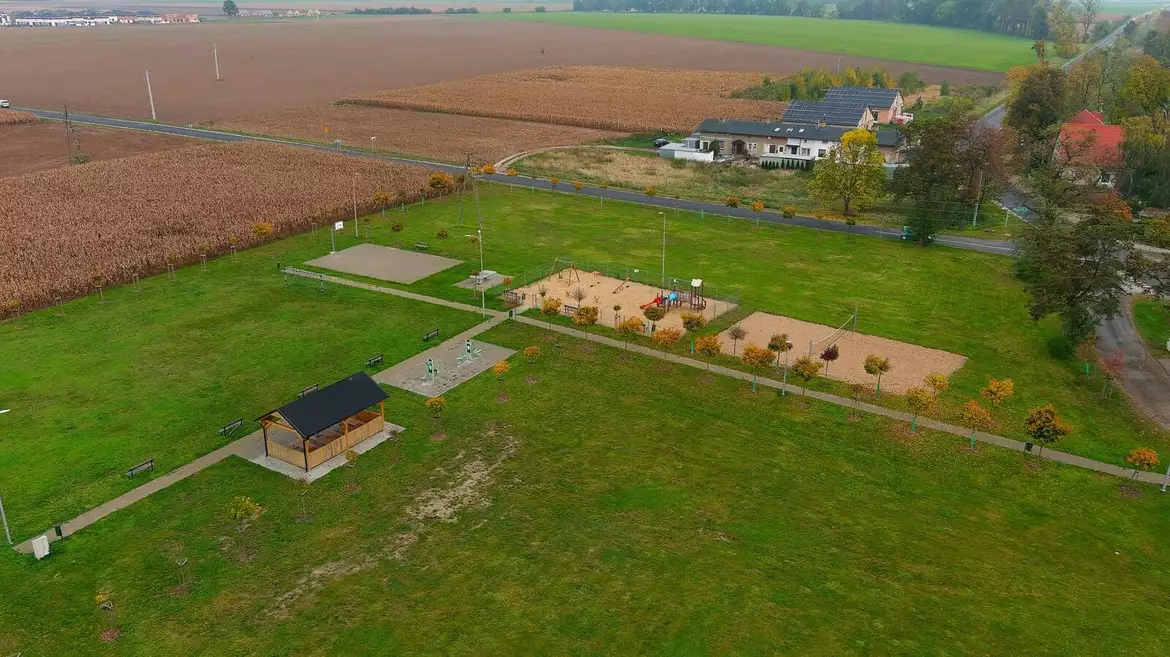 Trzcielińska Strefa Rekreacji, wiata biesiadna, siłownia, boisko, Trzcielin