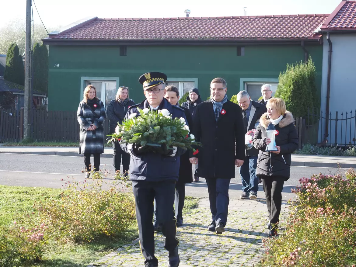 11 listopada - złożenie kwiatów