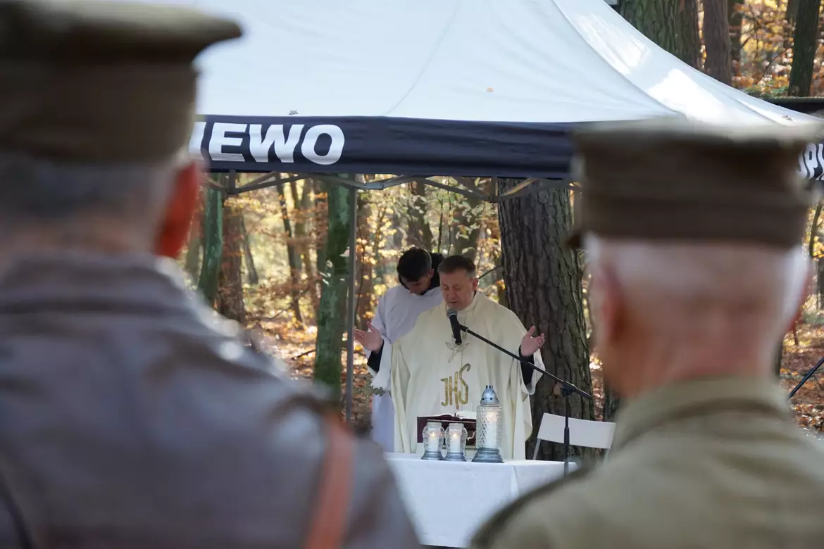 Polowa msza św. w Lasach Zakrzewsko-Palędzkich