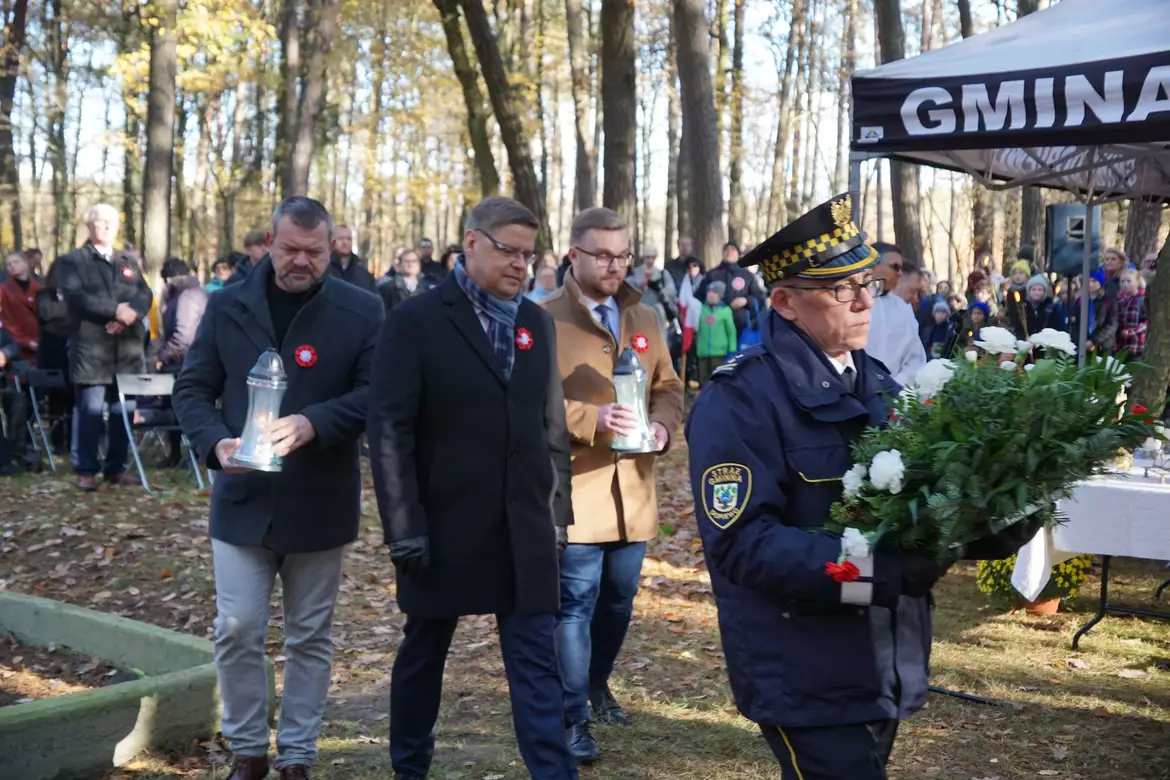 Złożenie kwiatów w Kwaterze Siedmiu Grobów