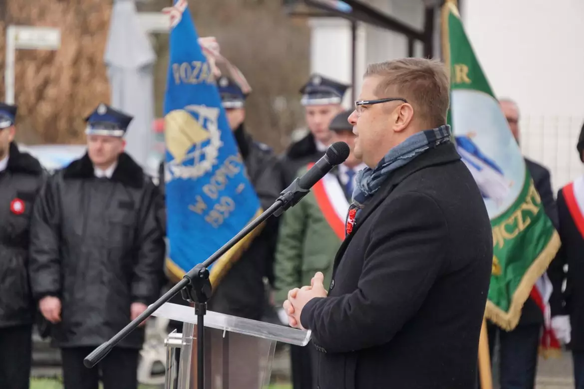 Wójt Gminy Dopiewo podczas uroczystego powstańczego apelu