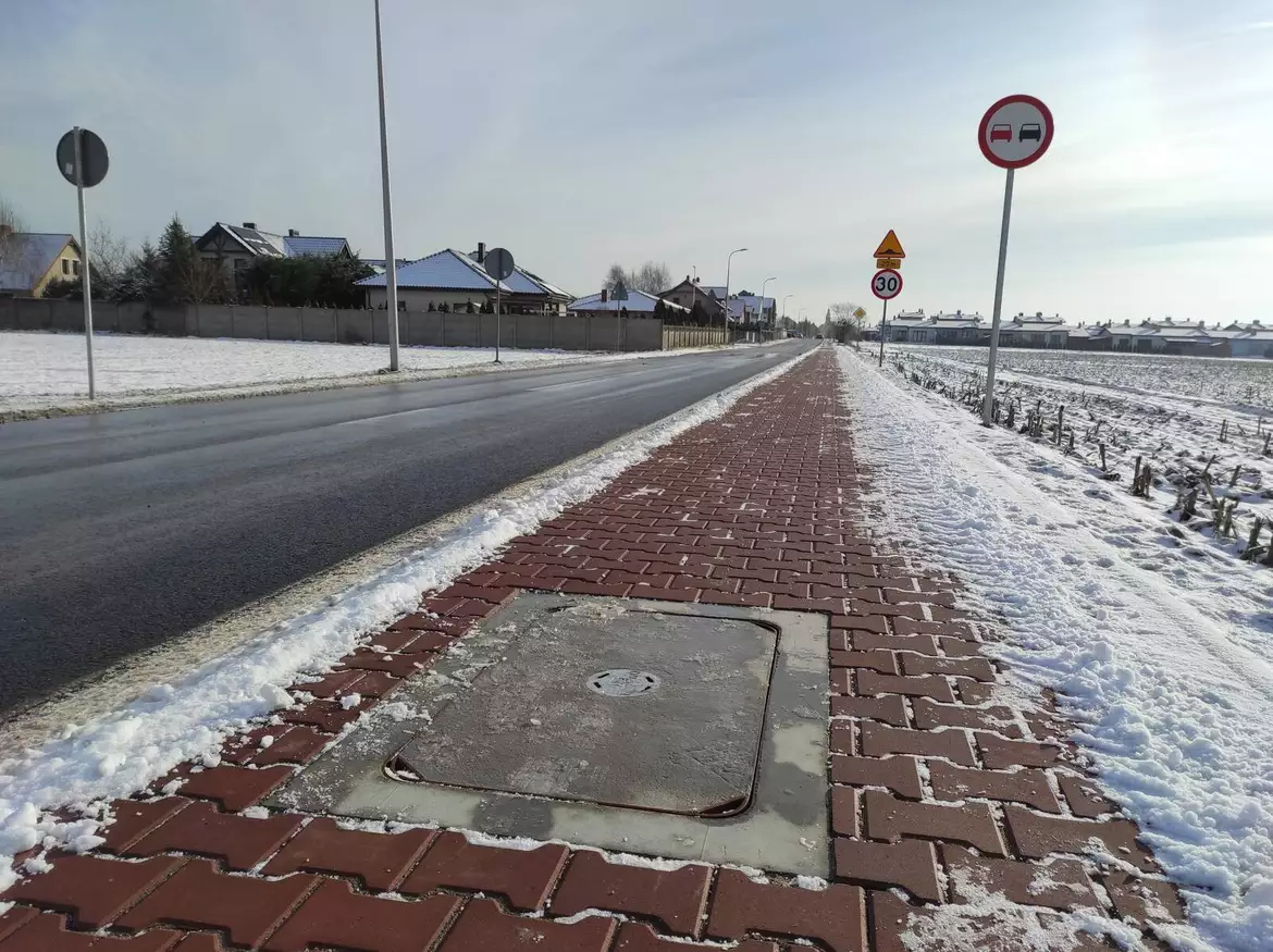 Ukończony chodnik wzdłóż ul. Batorowskiej w Skórzewie