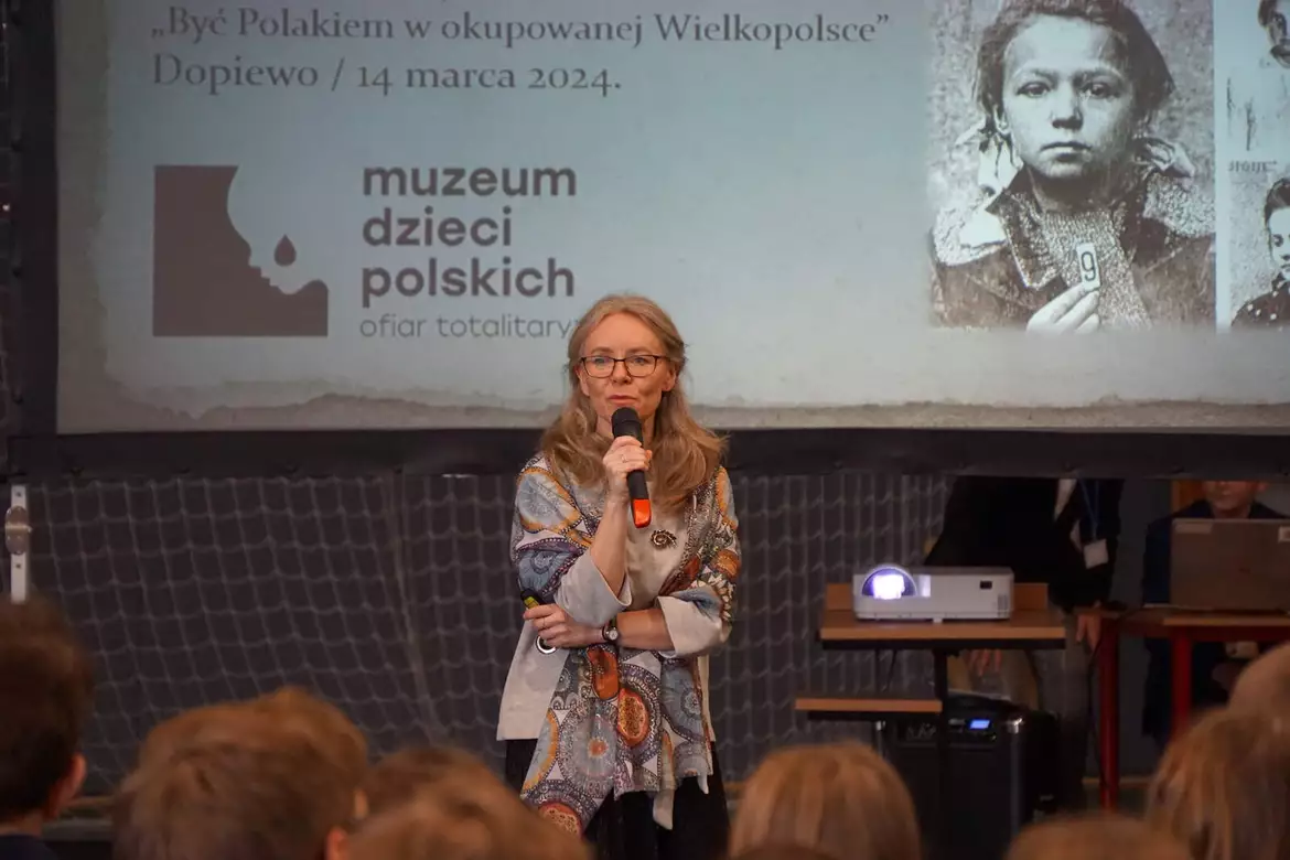 Wykład Jolanty Sowińskiej-Gogacz o obozie koncentracyjnym dla dzieci w Łodzi