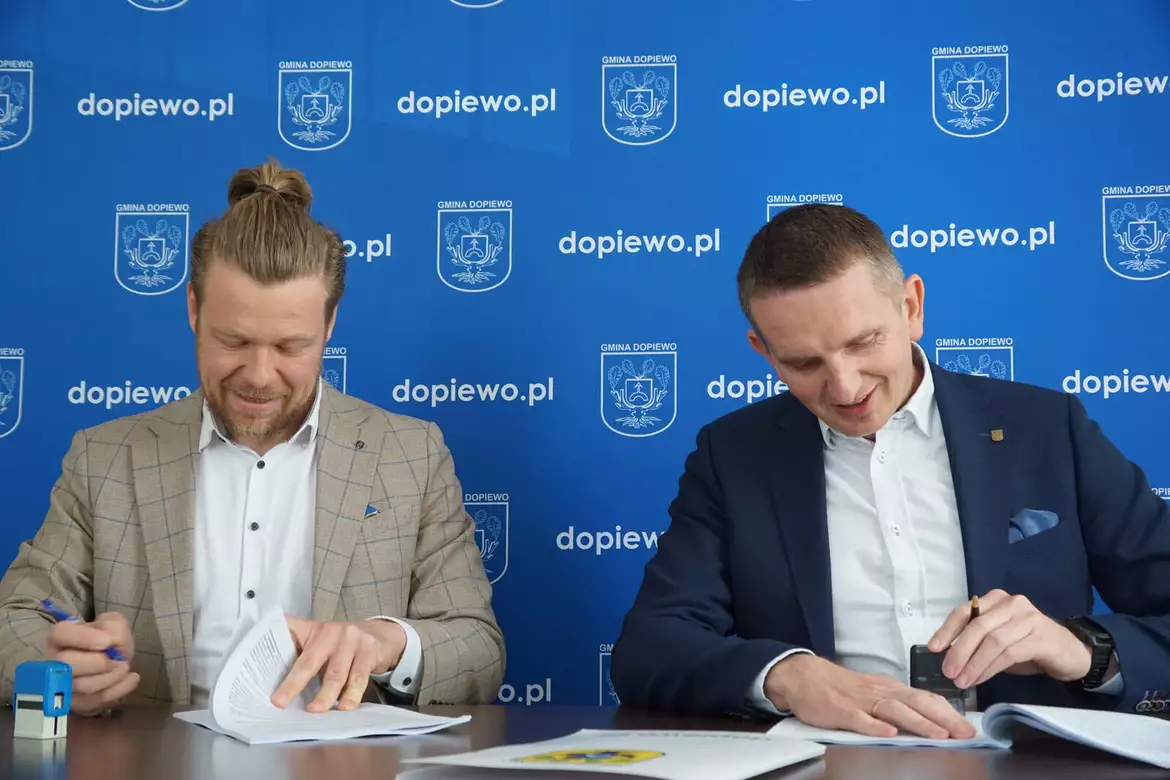 Podpisanie umowy ul. Rolna w Dąbrowie