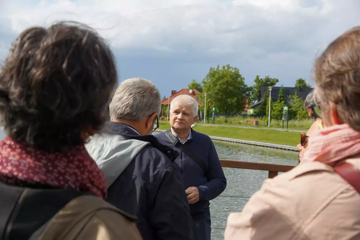 Delegacja z Maen Roch na stawie w Dopiewie