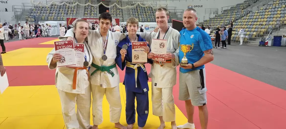 Judocy wraz z trenerem Dariuszem Migdałkiem