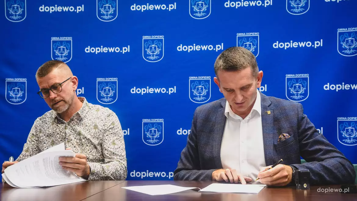 Wójt Gminy Sławomir Skrzypczak i Marek Gallas
