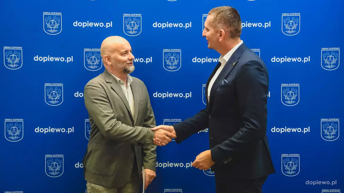 podpisanie umowy na projekt ul. serwisowej w Dabrówce