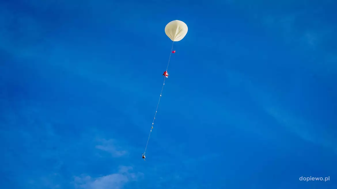 Dop i Ewo poleciały balonem w kosmos