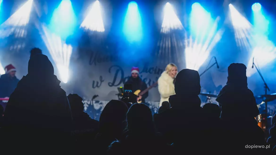 Ubieranie choinki w Dopiewie