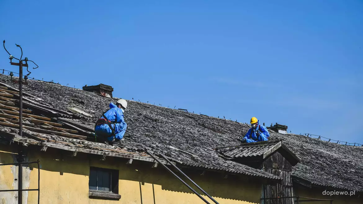 Rozbiórka dachu ZUK, azbest