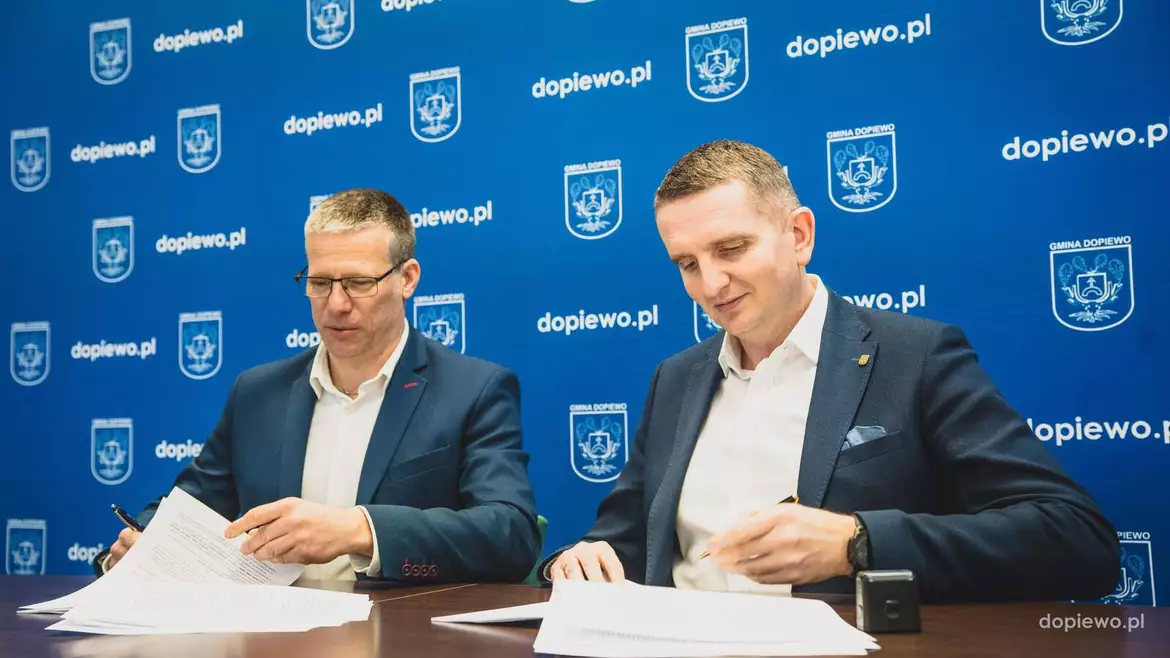 Wójt Gminy Dopiewo podpisał umowę na powstanie dwóch ścieżek rowerowych