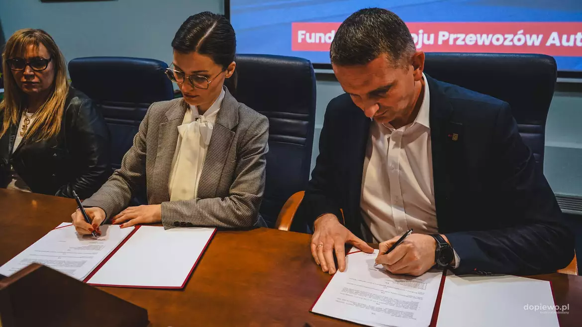 podpisanie umowy na dofinansowanie komunikacji wewnętrznej Gminy Dopiewo