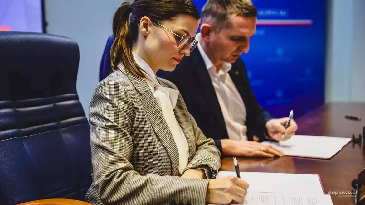podpisanie umowy na dofinansowanie komunikacji wewnętrznej Gminy Dopiewo