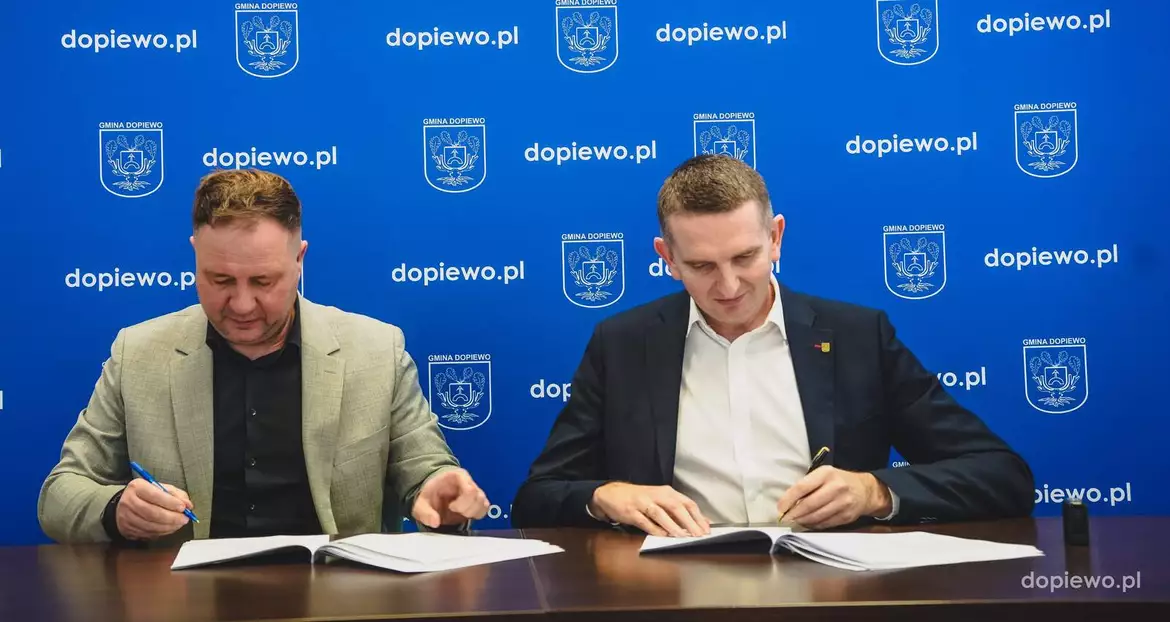 Podpisanie umowy na ścieżkę Gołuski - Plewiska