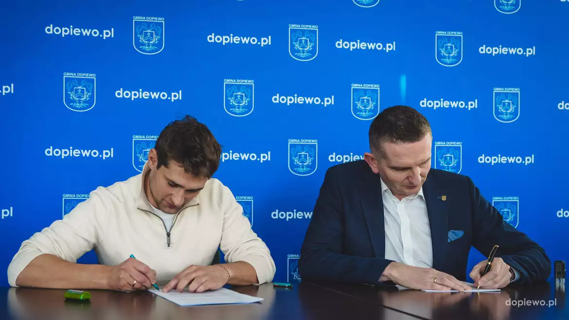 Wójt Gminy Dopiewo podpisał umowę na rozbudowę OSP w Palędziu