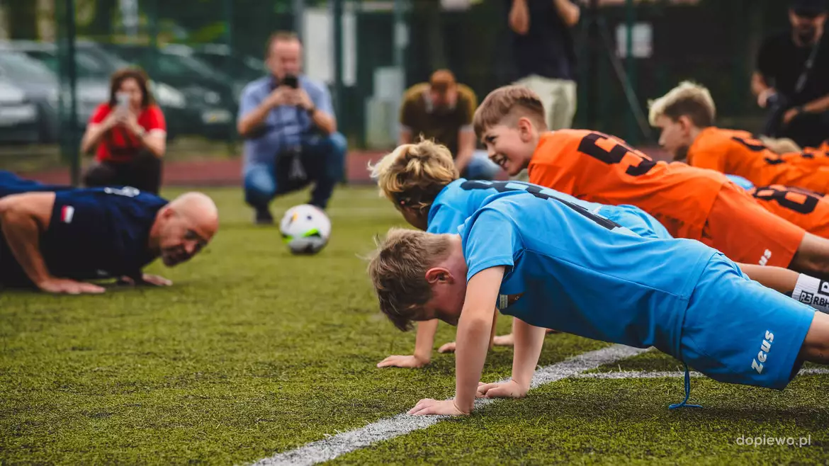 Minister Sportu z zawodnikami Orkanu Konarzewo