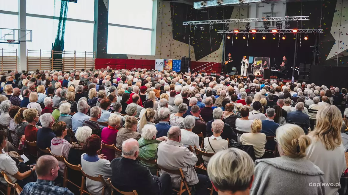 Koncert Haliny Frąckowiak na start Dopiewskich Dni Seniora